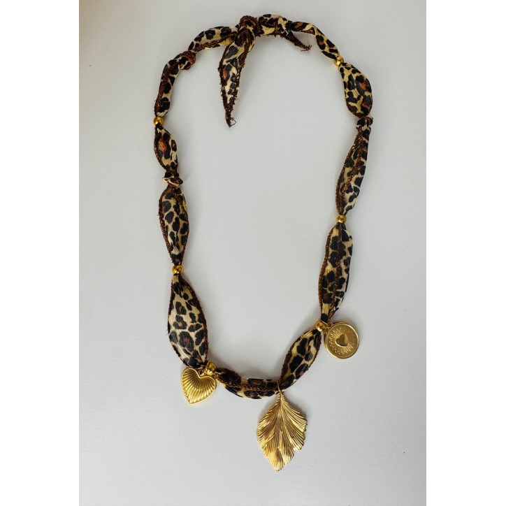 LE COLLIER DE SOIE LÉOPARD