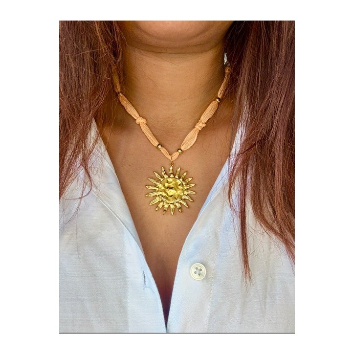 LES COLLIERS DE SOIE SYA